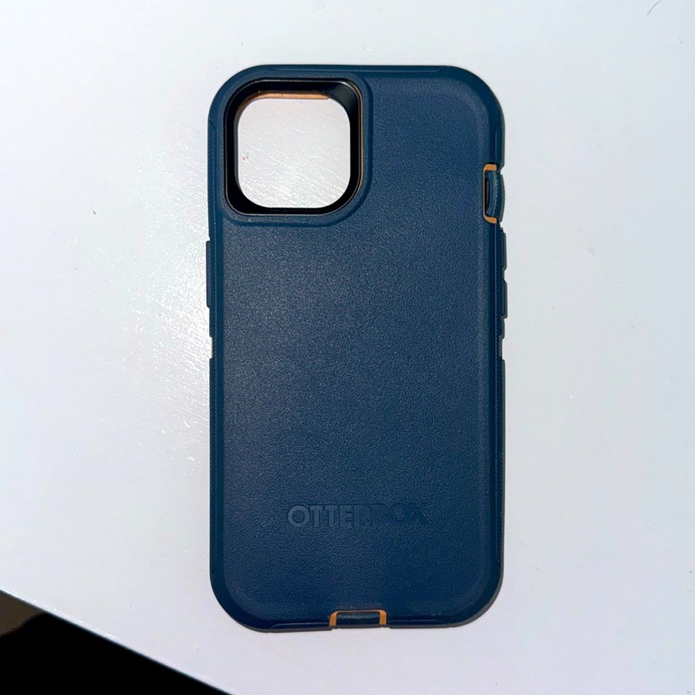 Otterbox iPhone 13/14 defender case